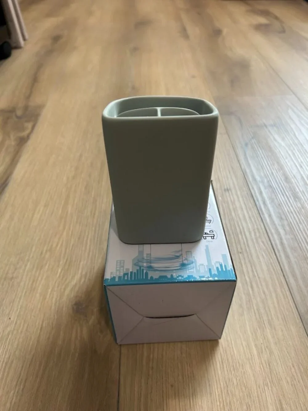 NIB (Sealed Box) - ZCCZ Grey Toothbrush Holder / Desk Organizer